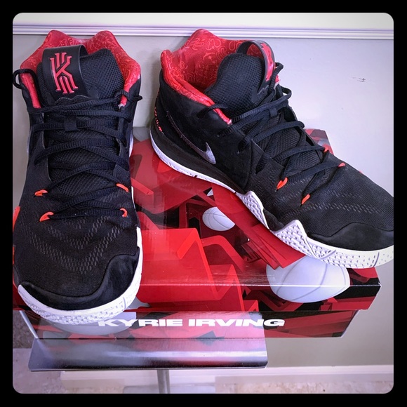 kyrie 4 size 10.5